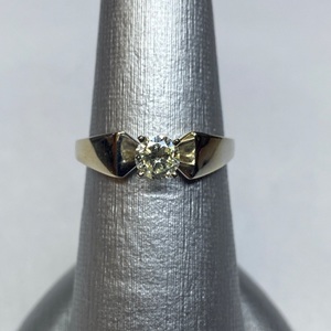 Refined Silhouette: .37 CT Diamond Solitaire