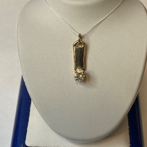  Elegant 14K Gold Hanging Bar Diamond Pendant
