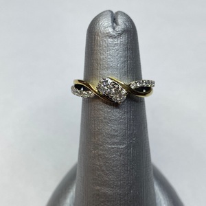 Twist of Elegance: Two-Tone Ribbon Ring 