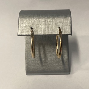  Sleek Oval Hoop Earrings 10K Yellow Gold